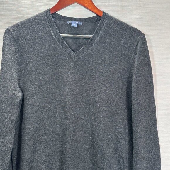 GAP Sweaters Mens Small  Charcoal Gray Merino Wool V Neck Ribbed Hem Cuffs - Picture 2 of 7